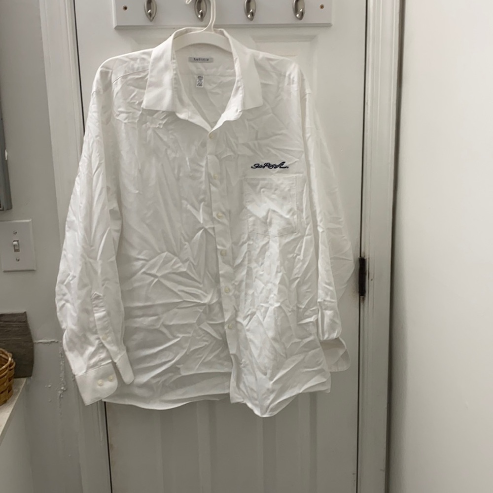 VanHeusen 17-17 1/2 34/35 Xlarge SeaRay boats button down white long sleeve